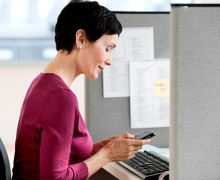 woman-sitting-at-cubicle