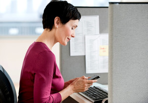 woman-sitting-at-cubicle