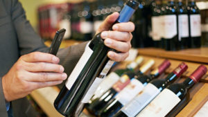 lifestyle-buying-wine